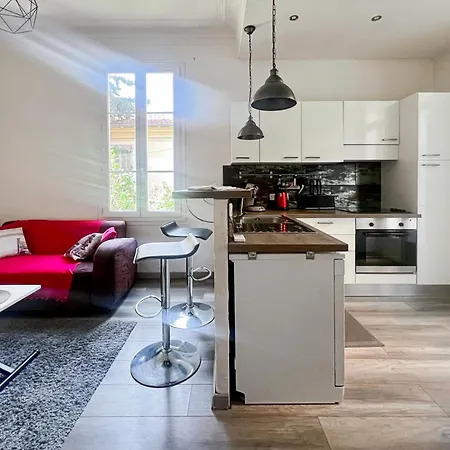 Proche Promenade Des Et De La